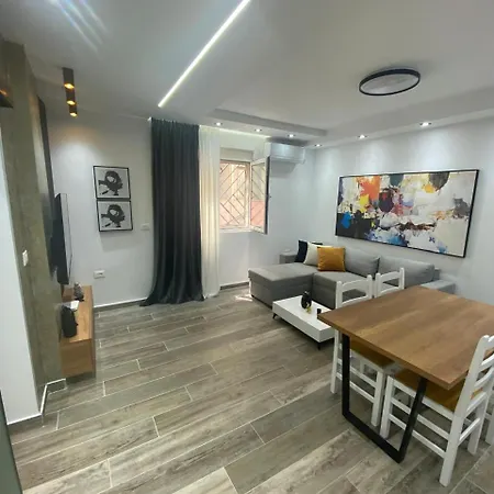 Seaside Aaron Apartman *